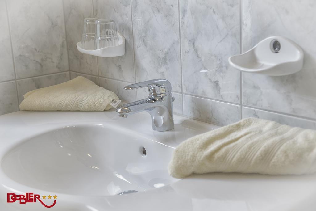 Ferienhotel Dobler Weissenbach am Lech Szoba fotó