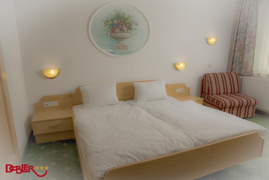 Ferienhotel Dobler Weissenbach am Lech Szoba fotó