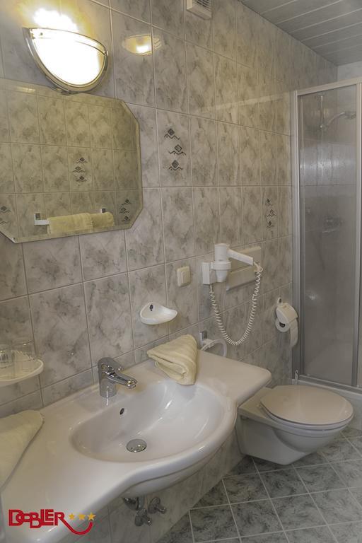 Ferienhotel Dobler Weissenbach am Lech Szoba fotó